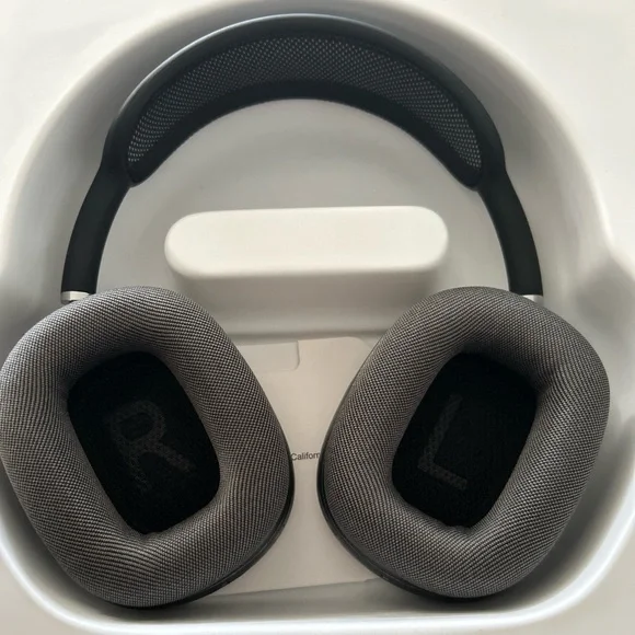 Airpods Max Space Gray With Black Headband